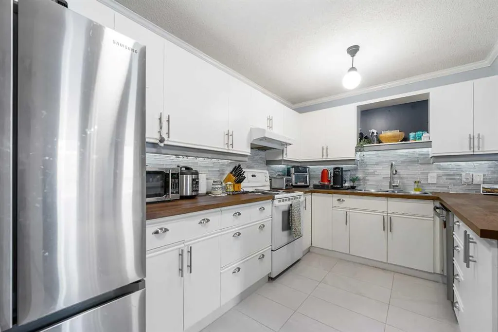 701 56 Avenue SW, #201