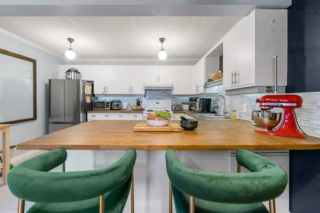 701 56 Avenue SW, #201