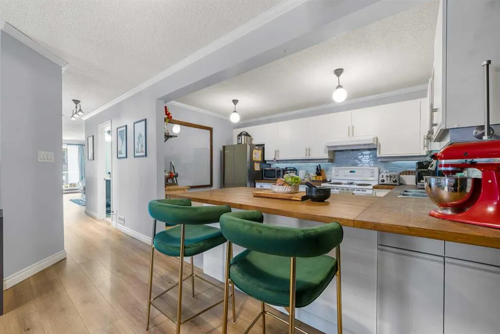 701 56 Avenue SW, #201