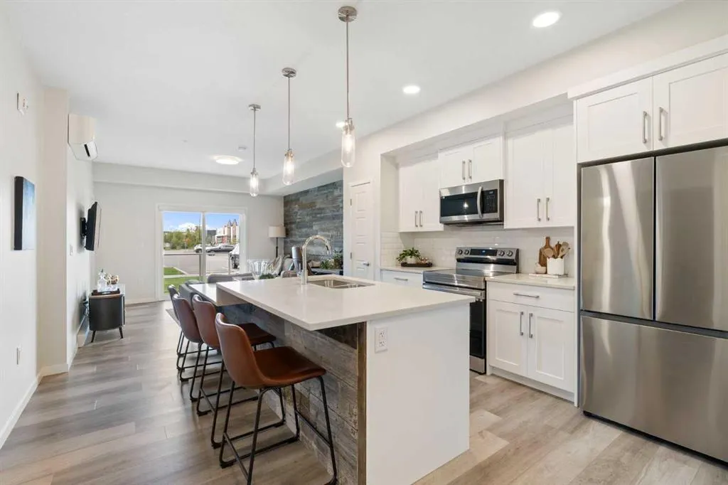 40 Carrington Plaza NW, #117