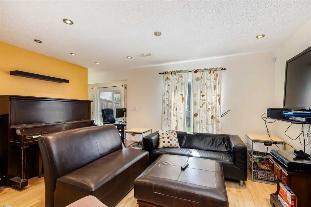 127 Tuscarora Way NW