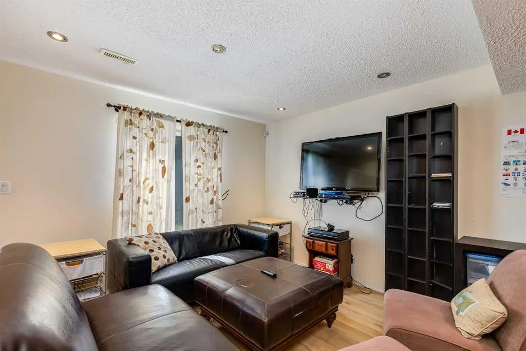 127 Tuscarora Way NW