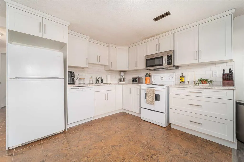 169 Mohawk Road W