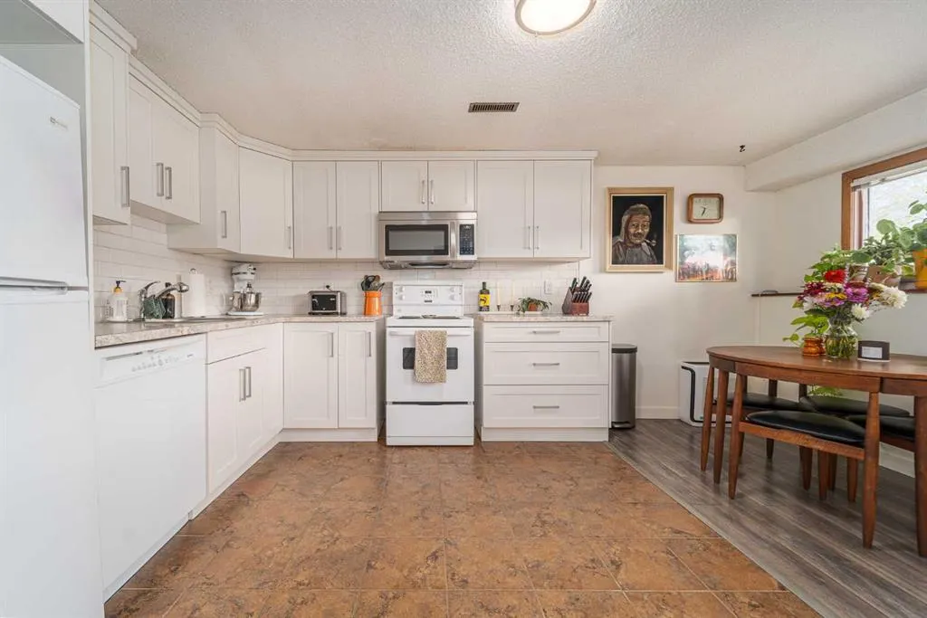 169 Mohawk Road W