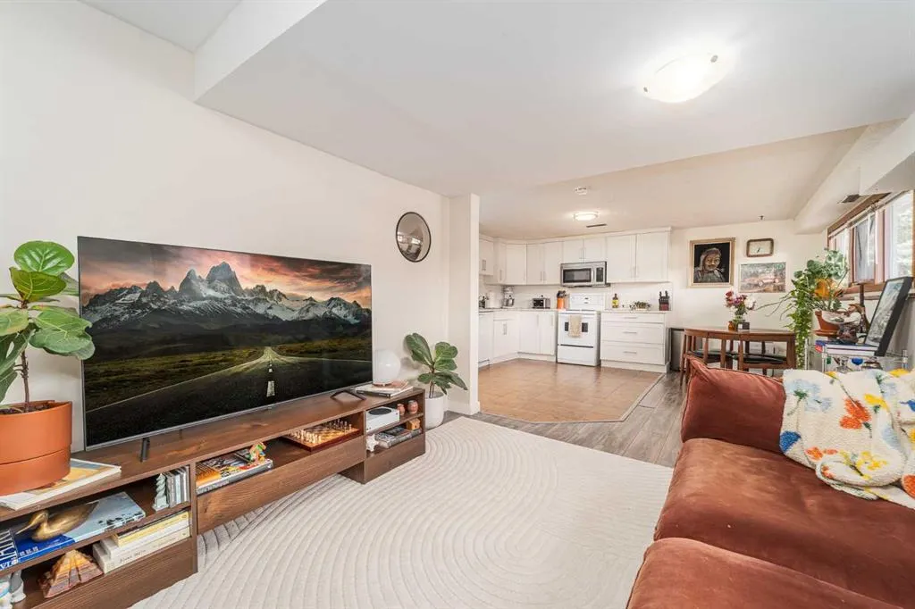 169 Mohawk Road W