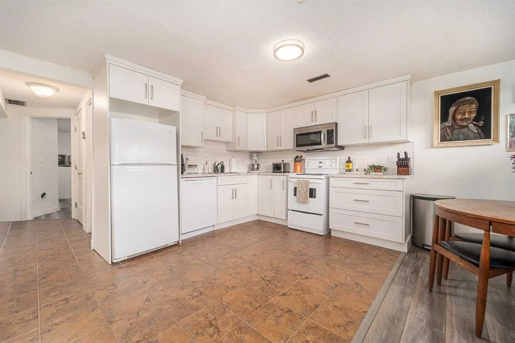 169 Mohawk Road W