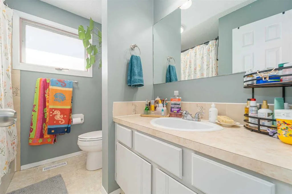 169 Mohawk Road W