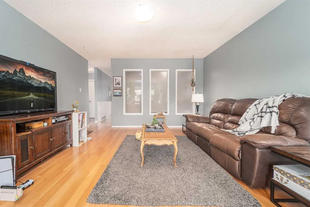 169 Mohawk Road W
