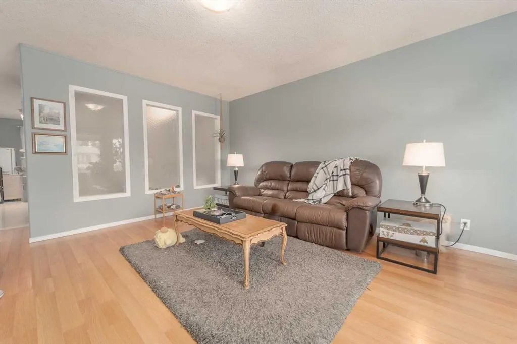 169 Mohawk Road W