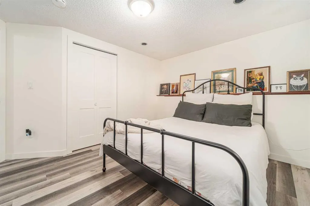 169 Mohawk Road W
