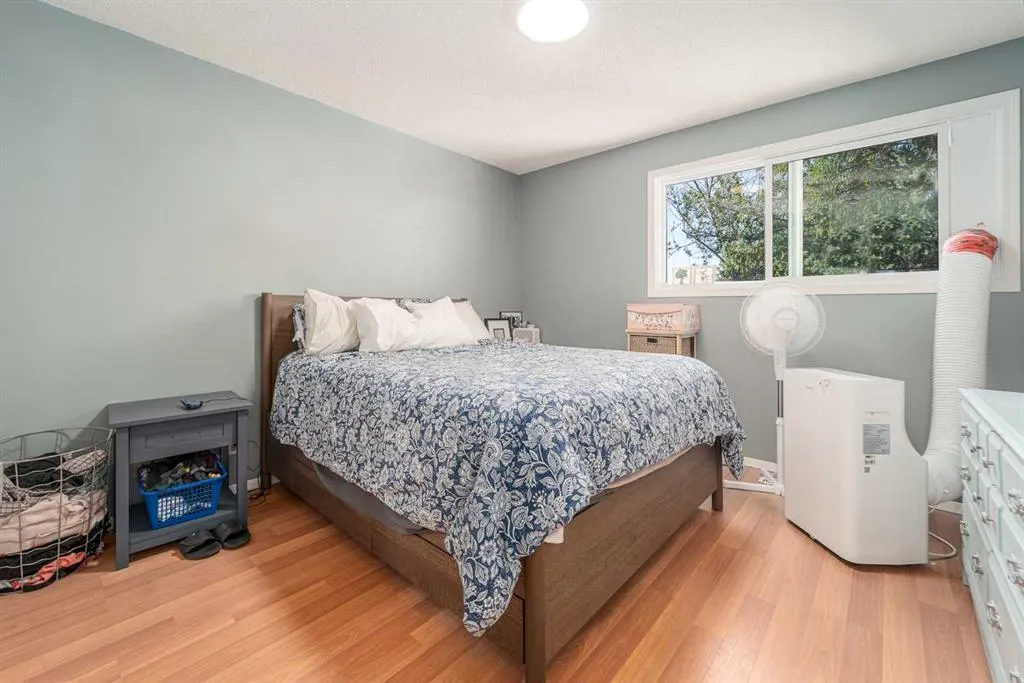 169 Mohawk Road W