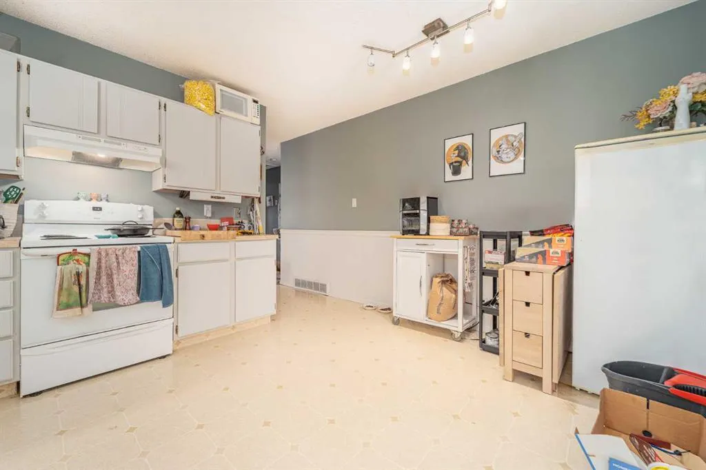 169 Mohawk Road W