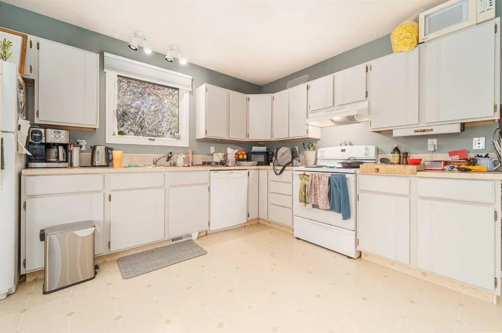 169 Mohawk Road W