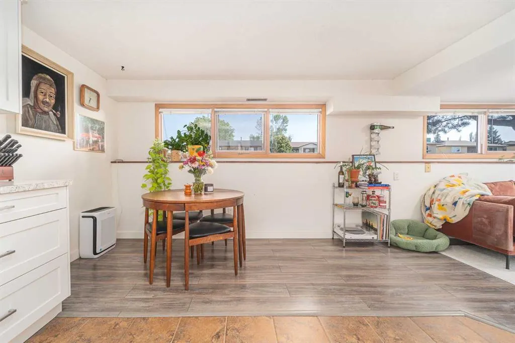 169 Mohawk Road W