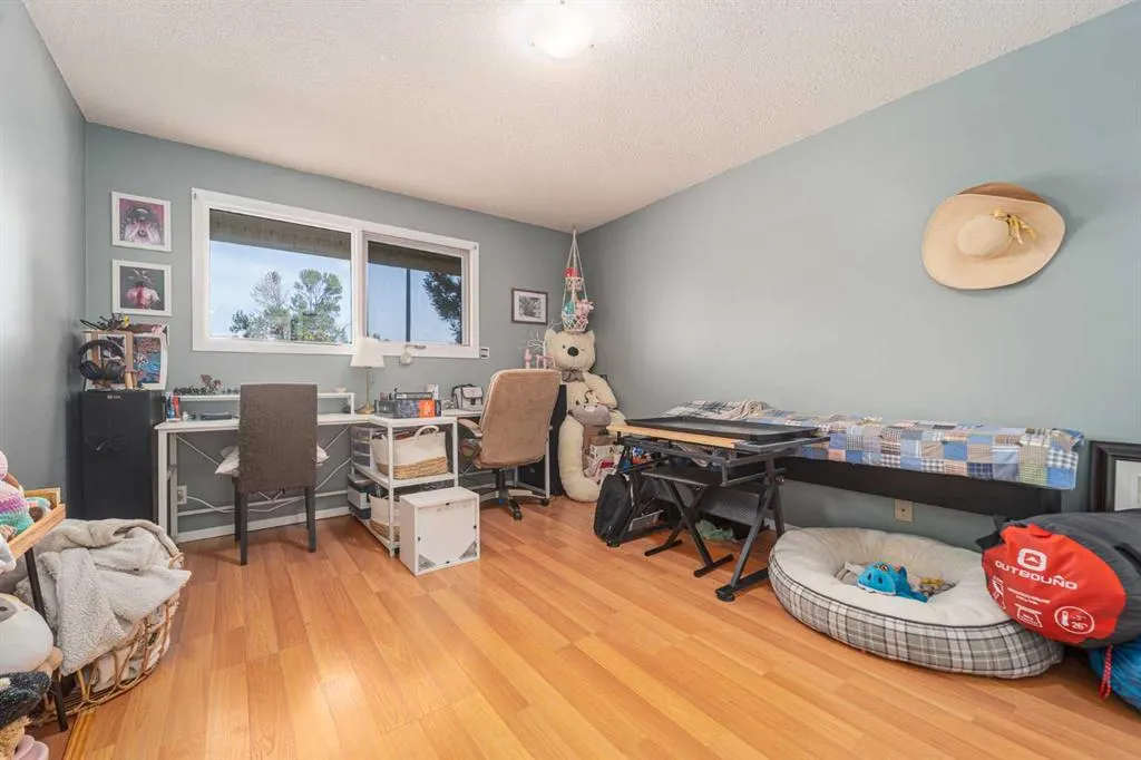 169 Mohawk Road W