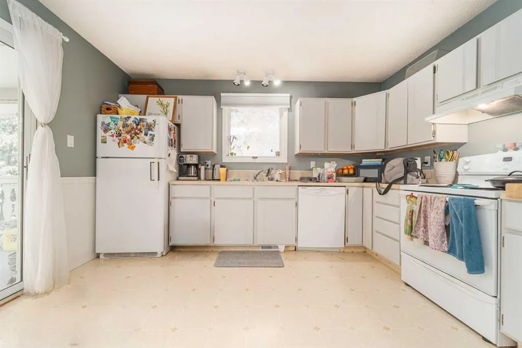169 Mohawk Road W