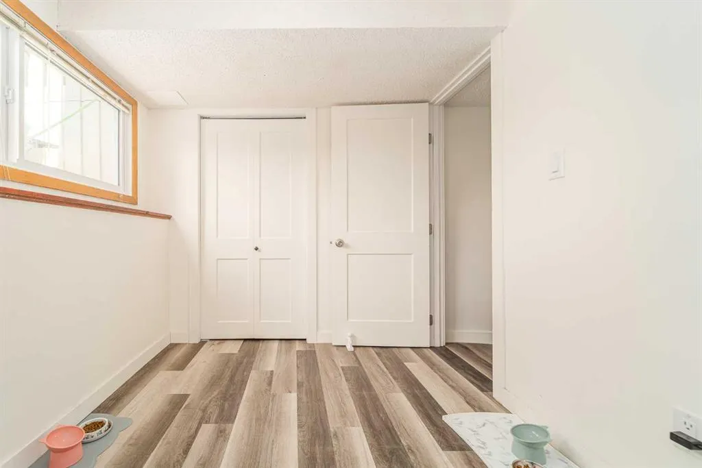 169 Mohawk Road W