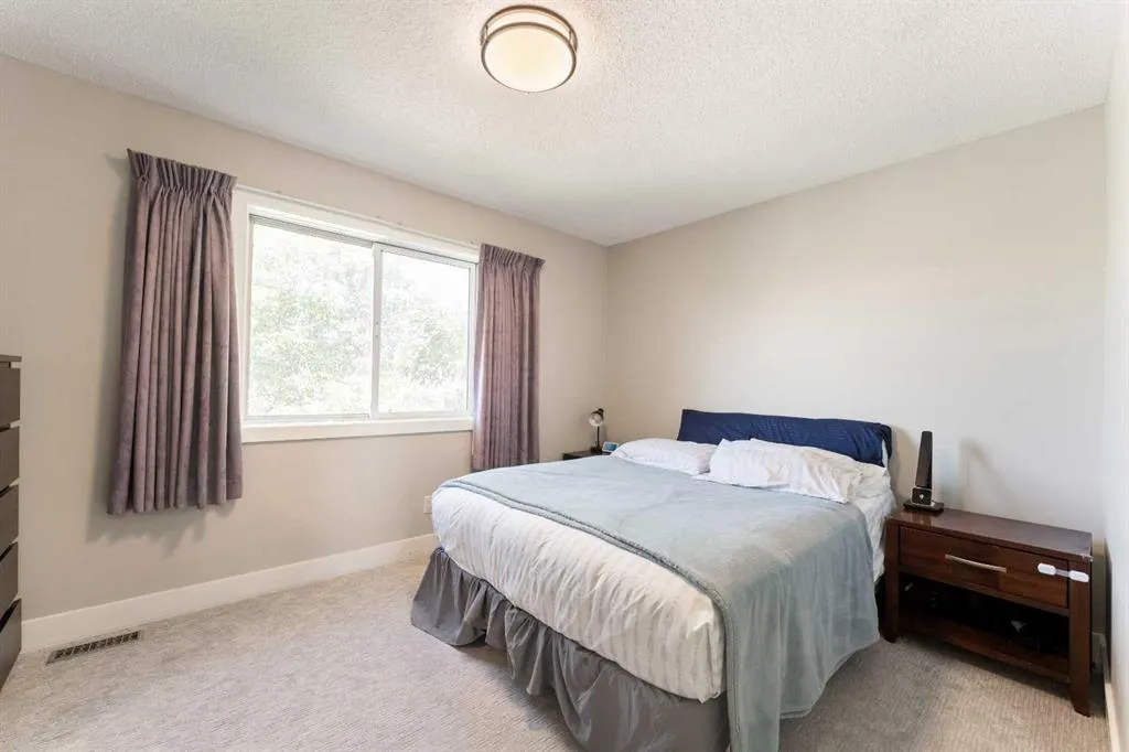 815 Erin Woods Drive SE