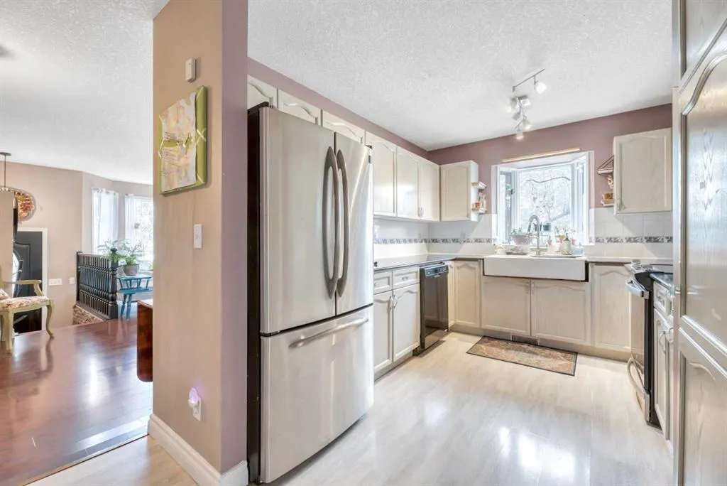 6 Greenview Crescent