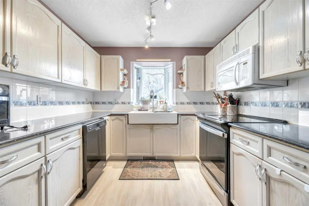 6 Greenview Crescent