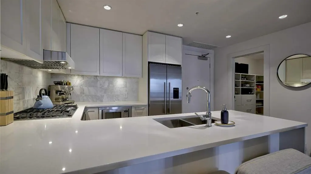 46 9 Street NE, #320