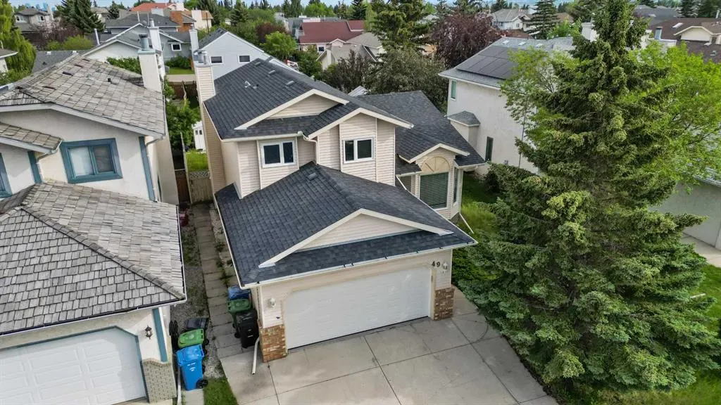 49 Hawktree Circle NW
