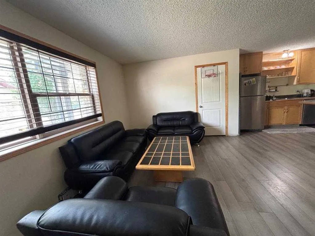 8 Everridge Square SW, #106