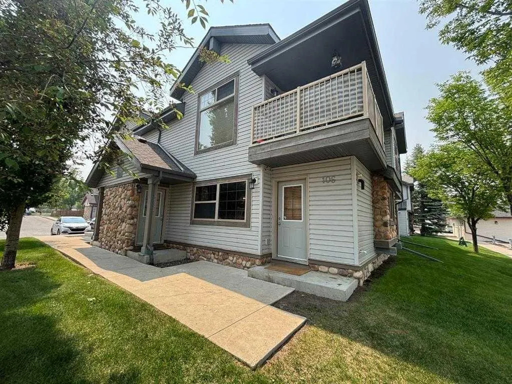 8 Everridge Square SW, #106
