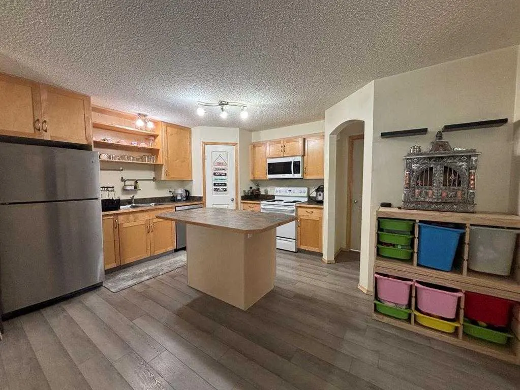 8 Everridge Square SW, #106