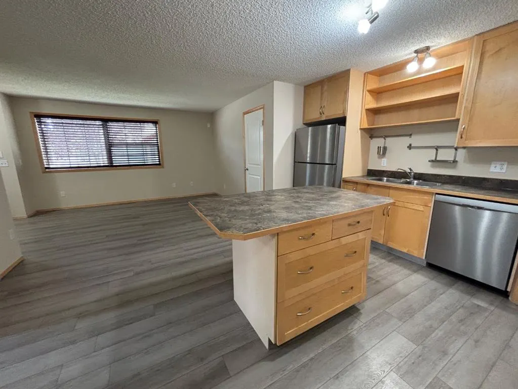 8 Everridge Square SW, #106