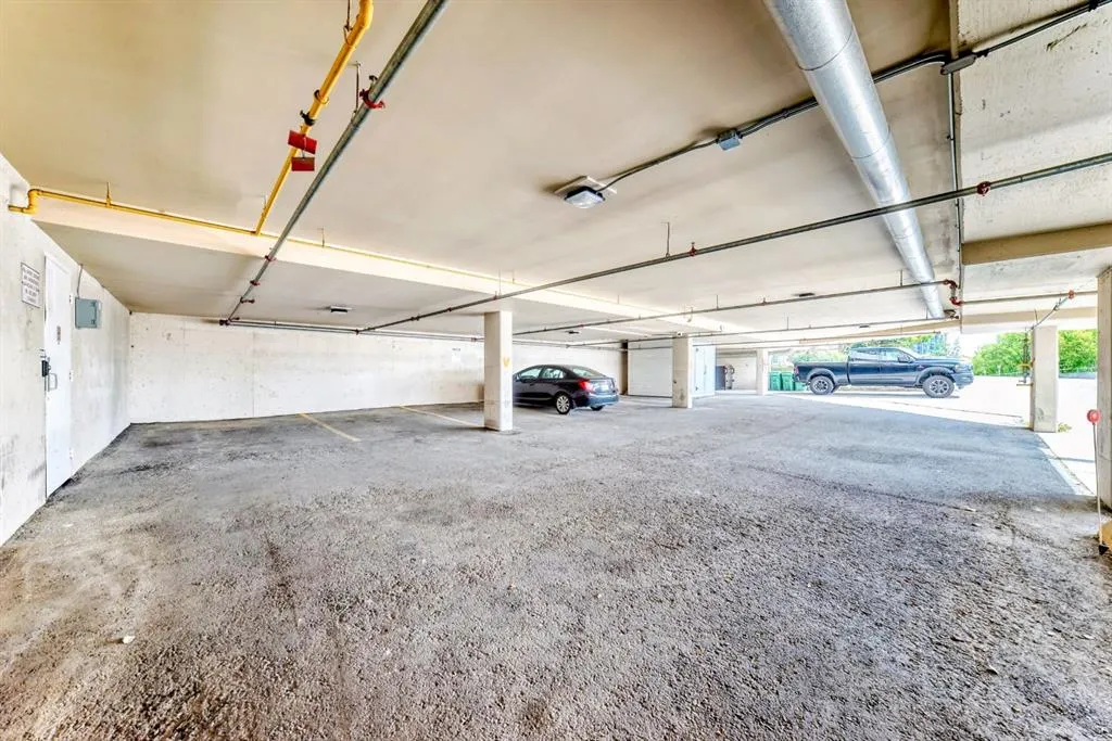5201 Dalhousie Drive NW, #334