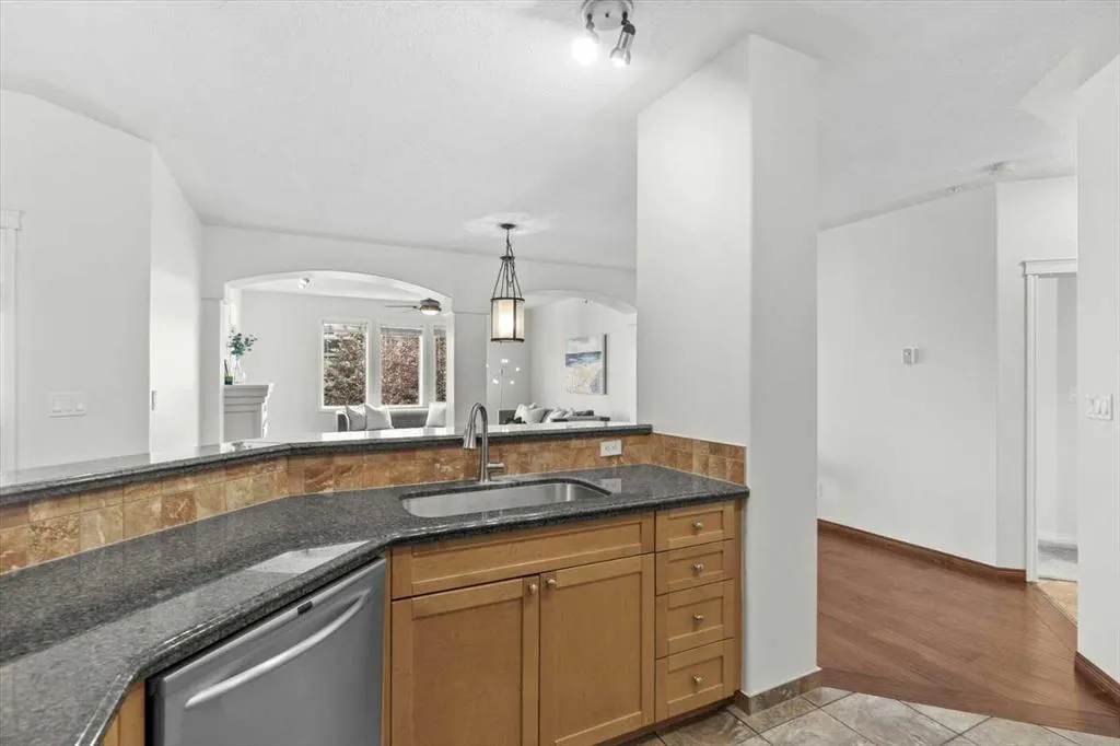 2422 Erlton Street SW, #408