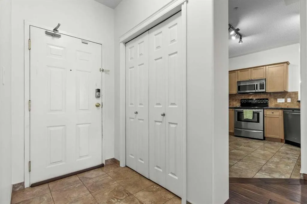 2422 Erlton Street SW, #408