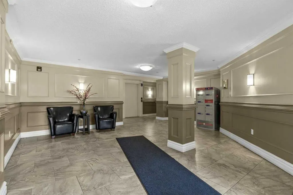 2422 Erlton Street SW, #408