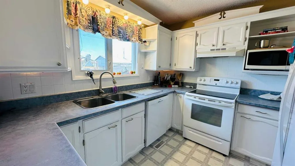 28 Hunts Crescent