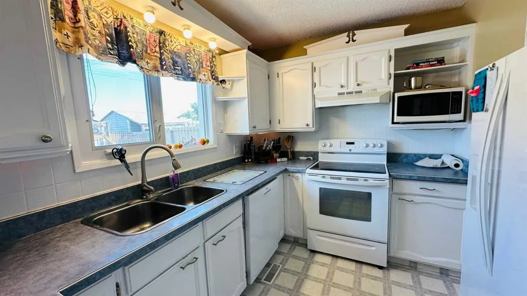 28 Hunts Crescent