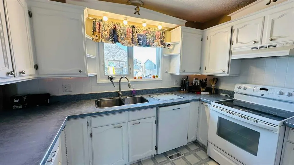 28 Hunts Crescent