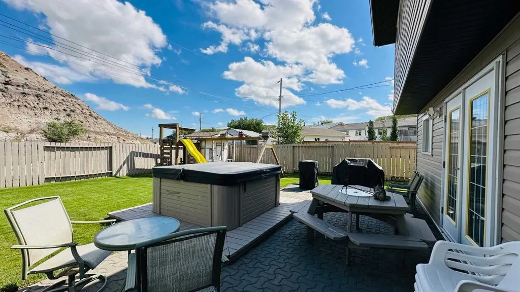 28 Hunts Crescent
