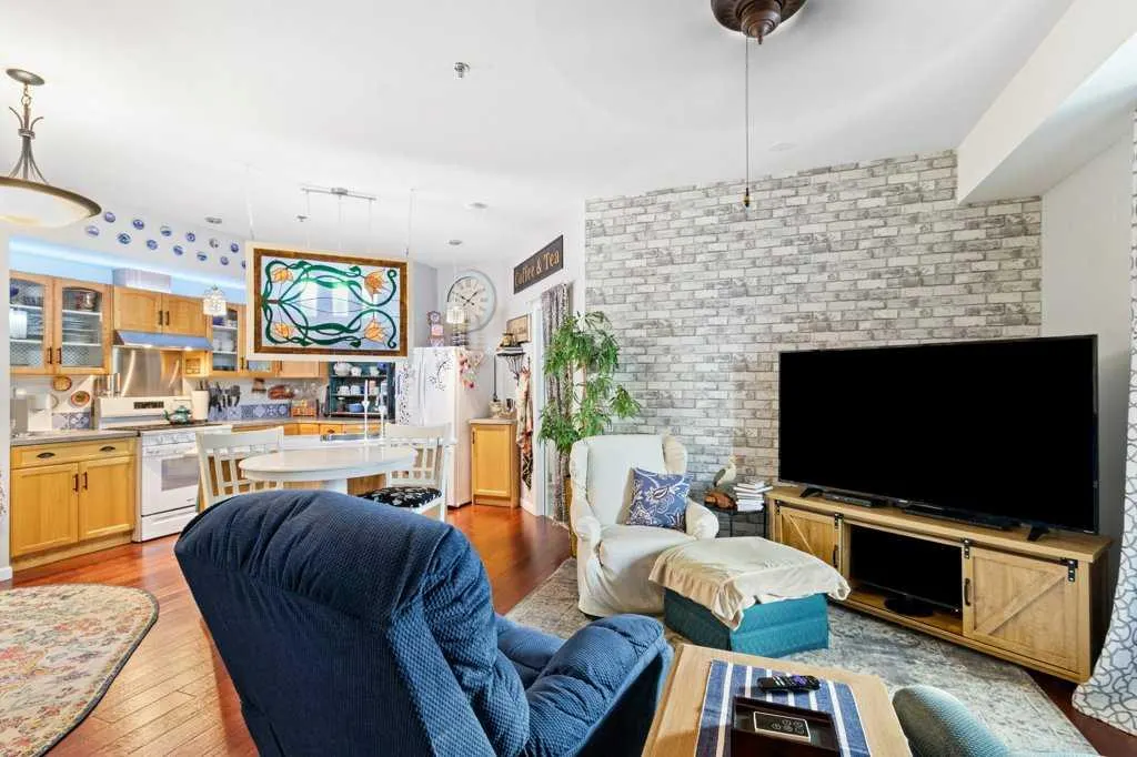 5040 53 Street, #308