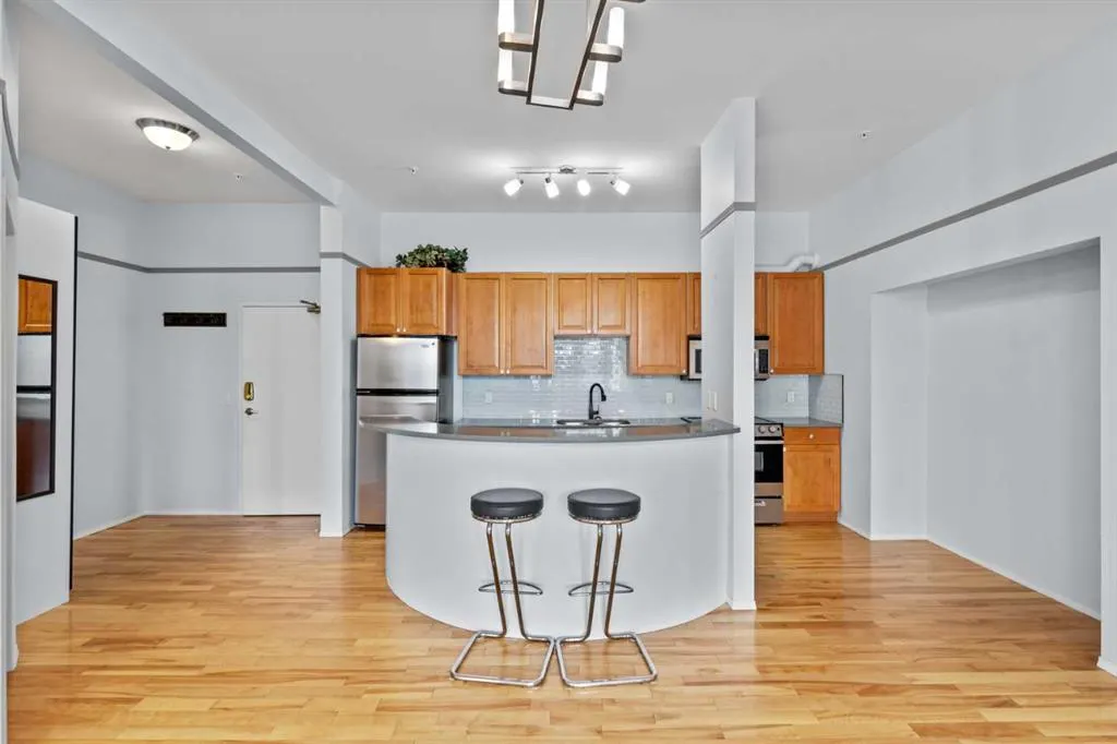 1410 2 Street SW, #402