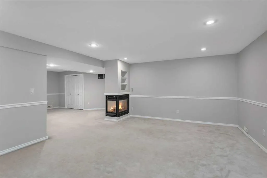73 Addington Drive, #10