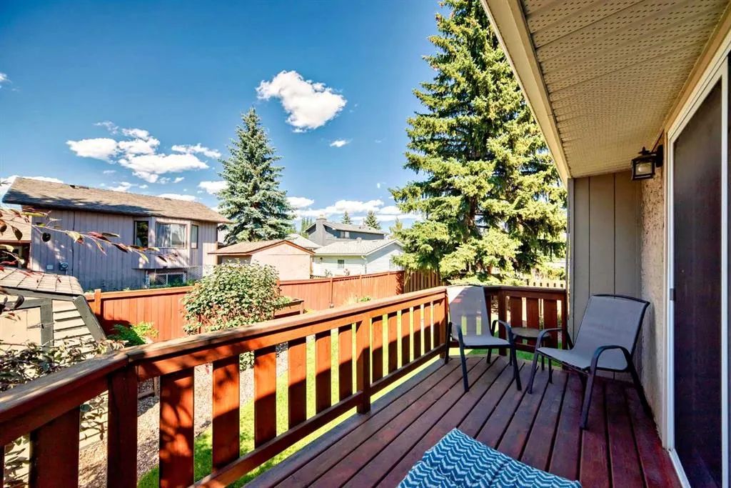 119 Deer Run Close SE