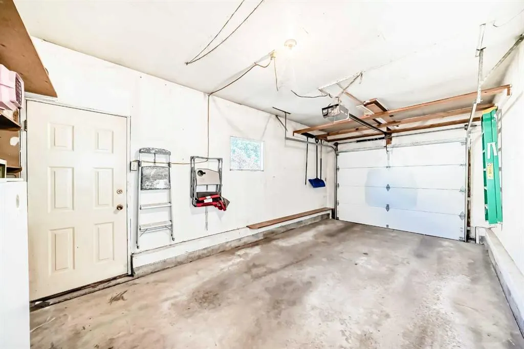 119 Deer Run Close SE