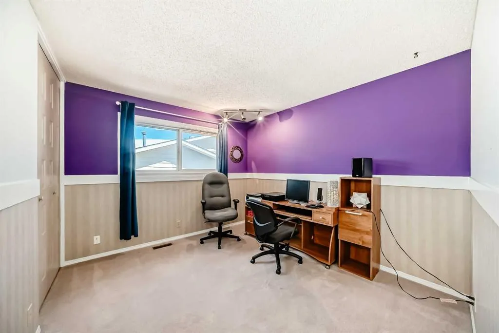 119 Deer Run Close SE