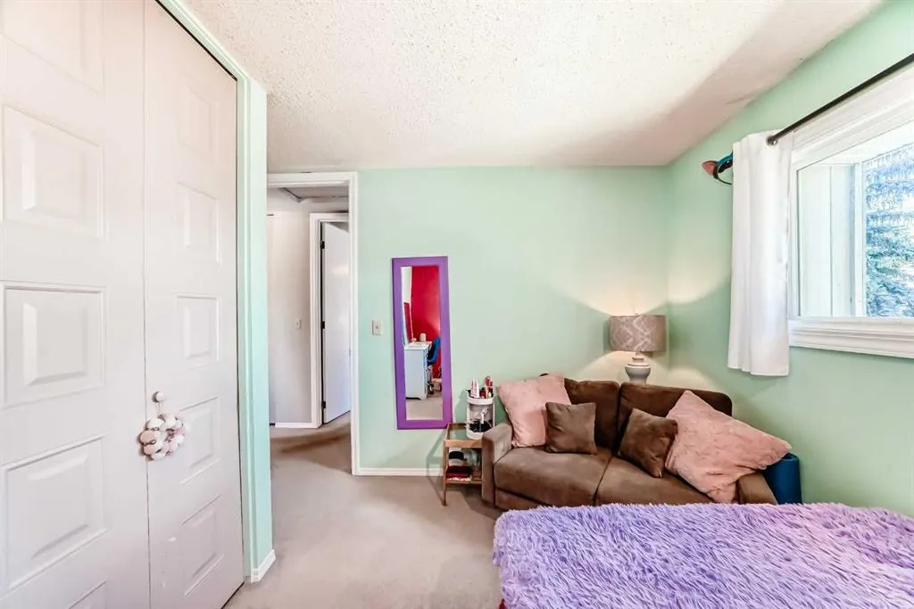 119 Deer Run Close SE