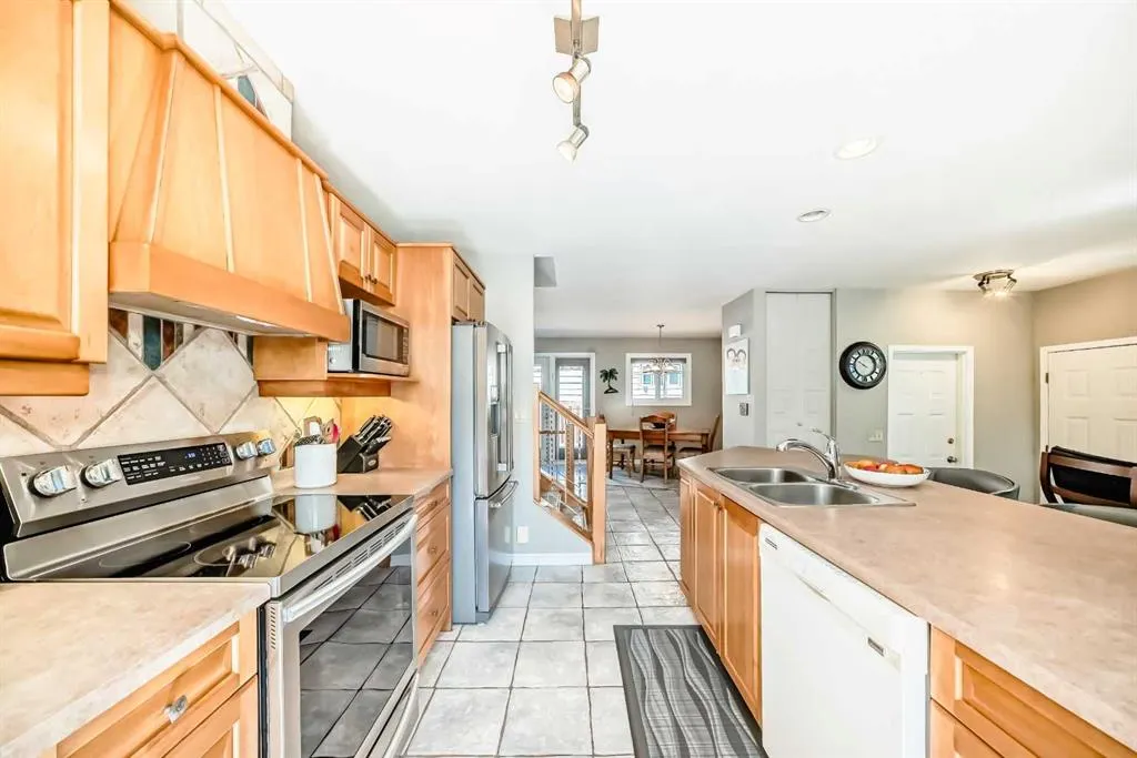119 Deer Run Close SE