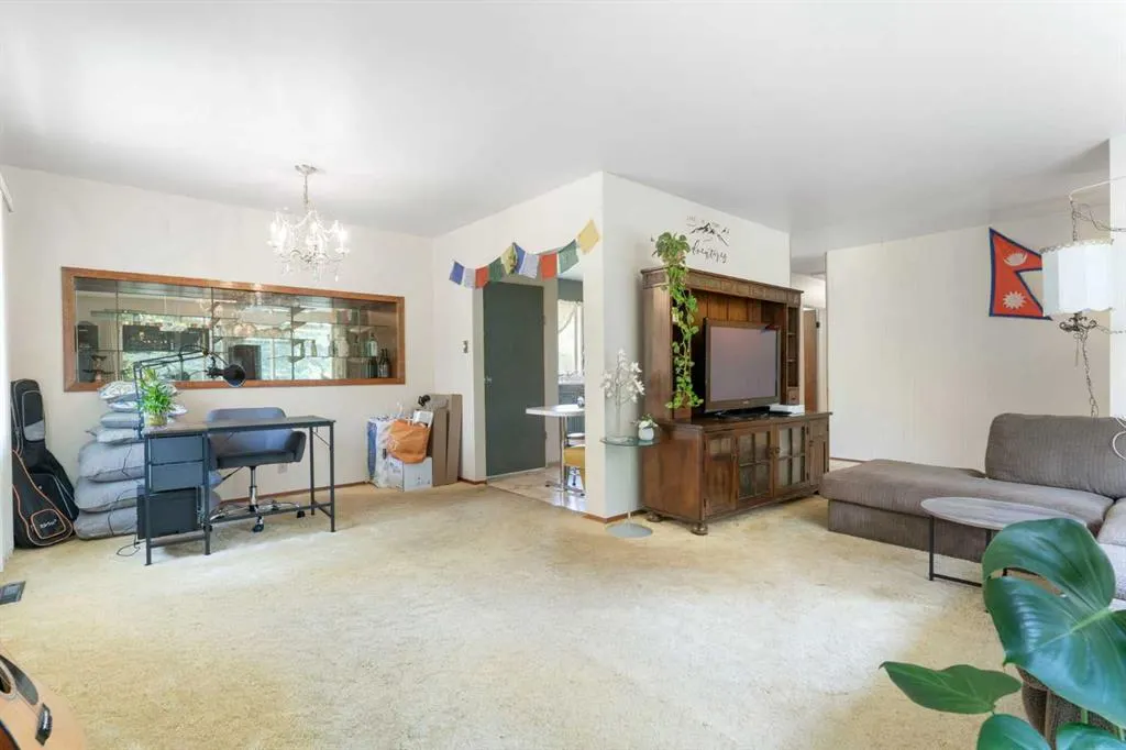 125 Rainbow Avenue