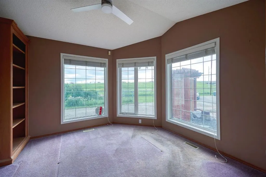 81 Sundown Manor SE