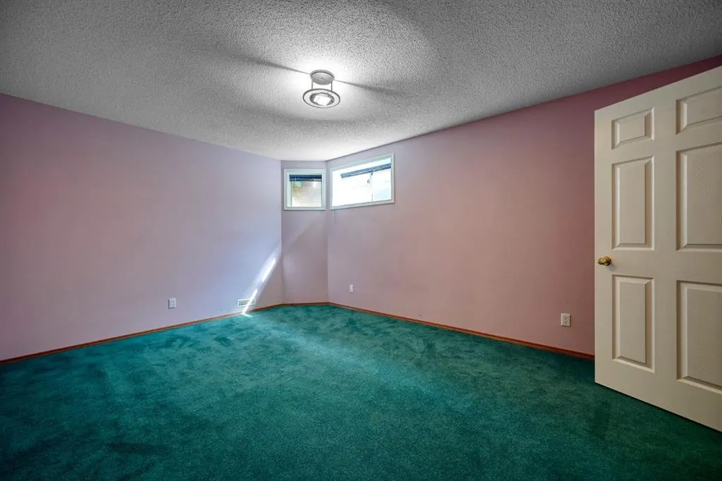81 Sundown Manor SE