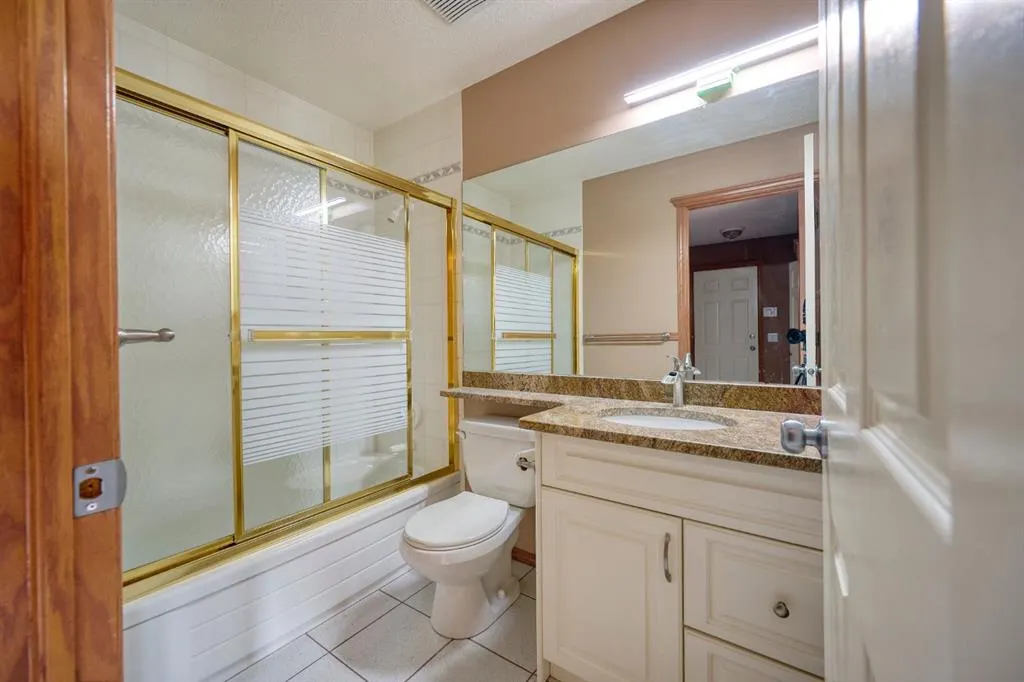 81 Sundown Manor SE